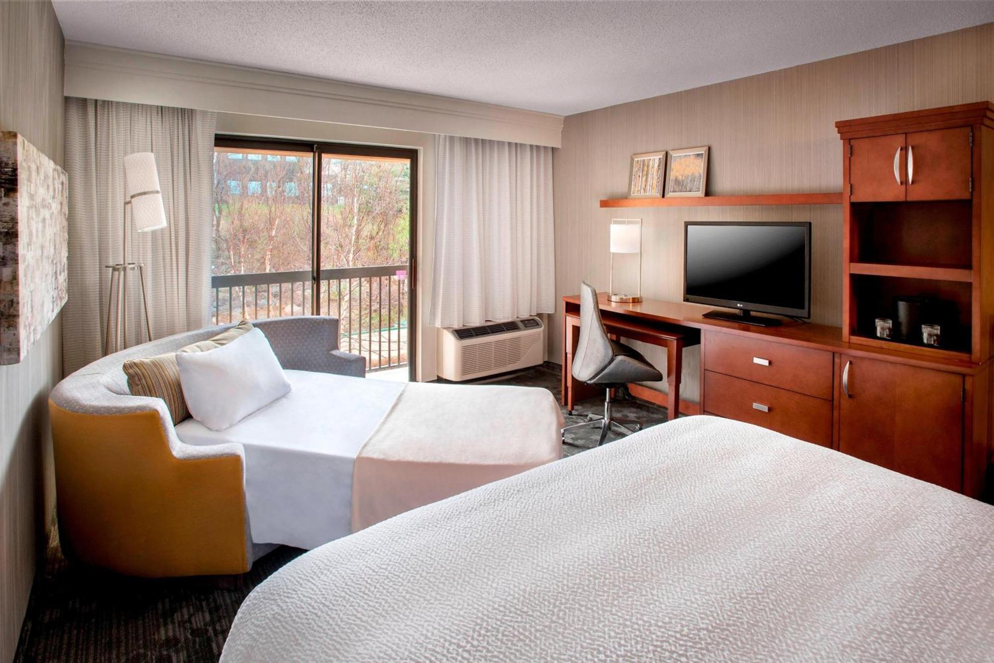 Courtyard Parsippany Hotel Exterior photo