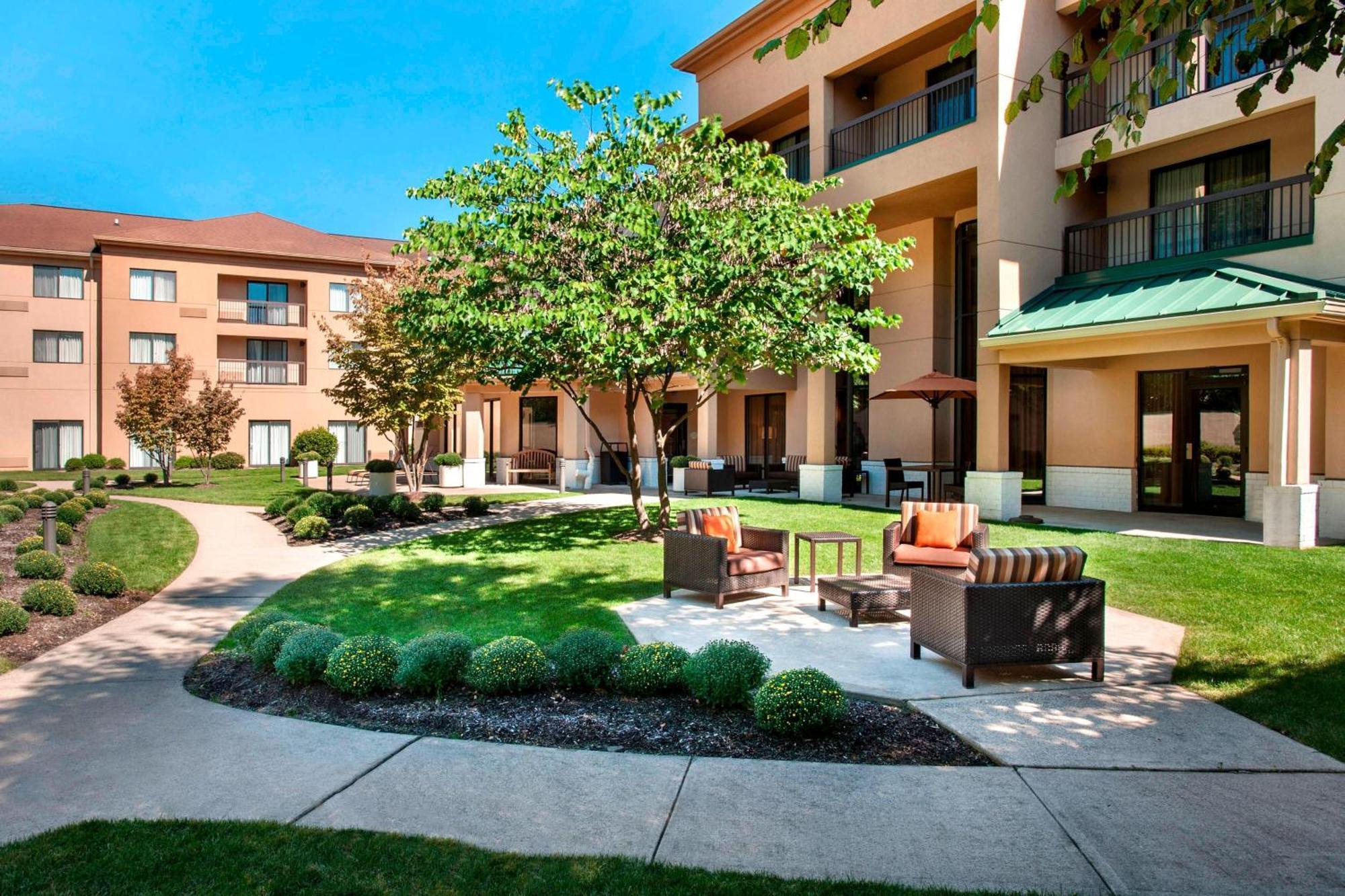 Courtyard Parsippany Hotel Exterior photo