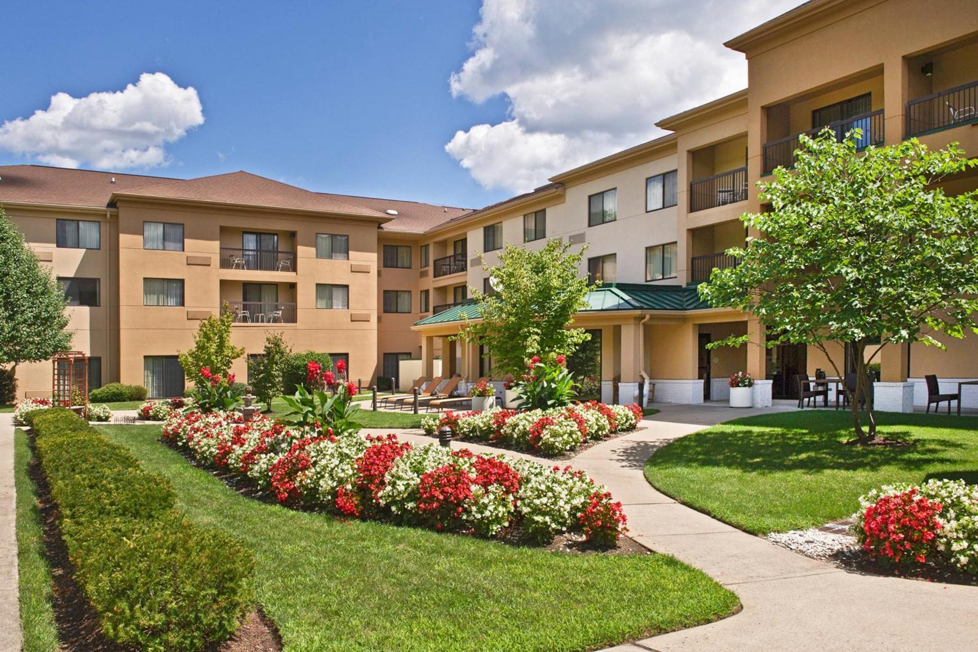 Courtyard Parsippany Hotel Exterior photo