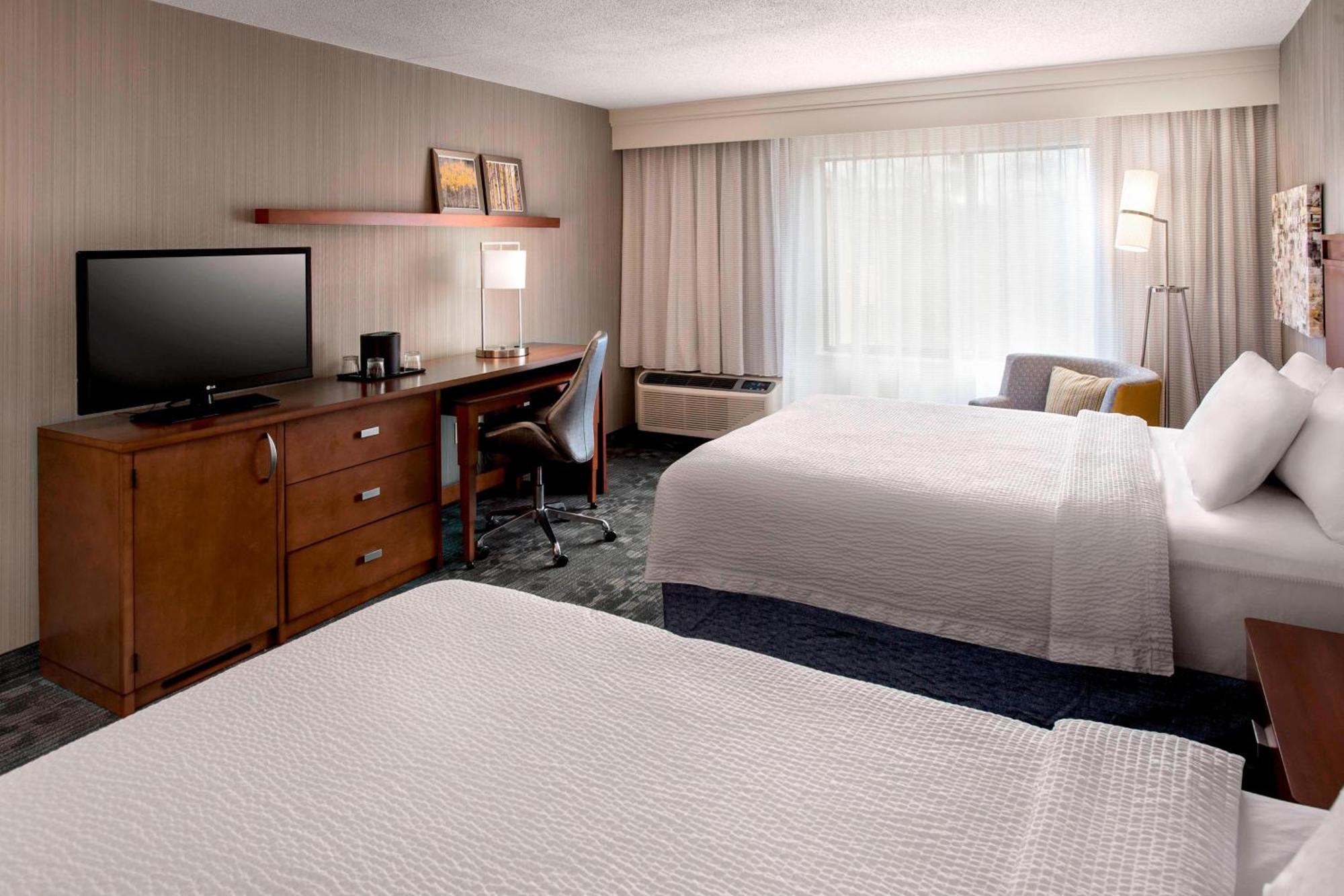 Courtyard Parsippany Hotel Exterior photo